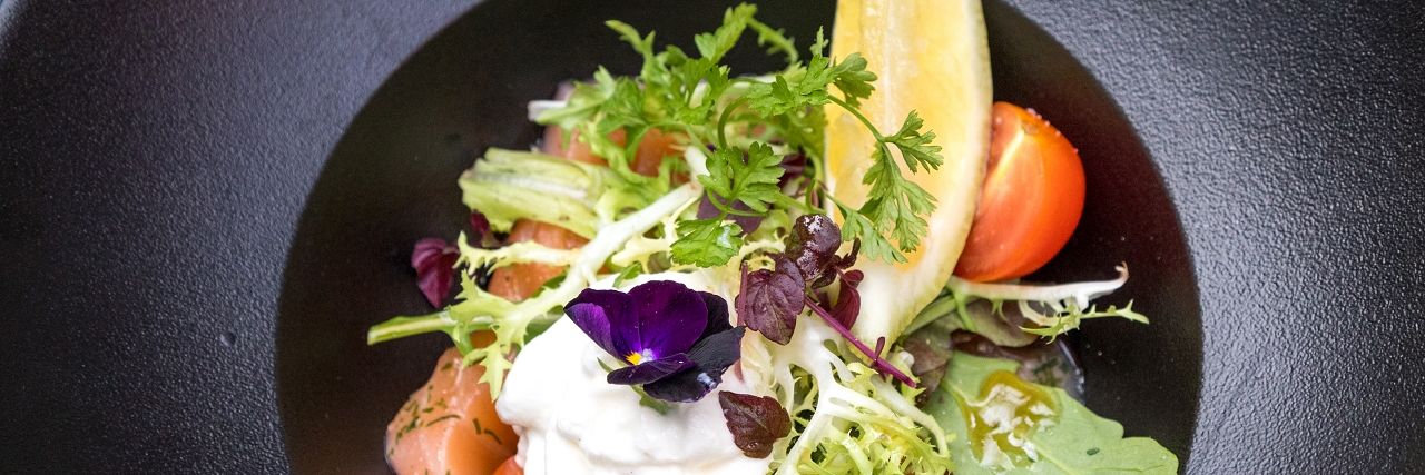 j5a7075_la_bellevilloise_paris_saumon_gravlax_a_l_aneth_par_yousri_khatteli_julie_limont_civp.jpg